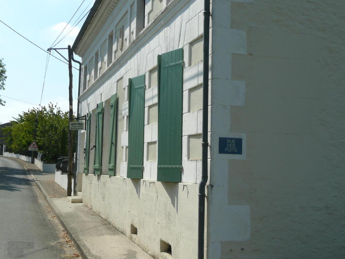 Maison Blanc Acomodação com café da manhã Gibourne Exterior foto
