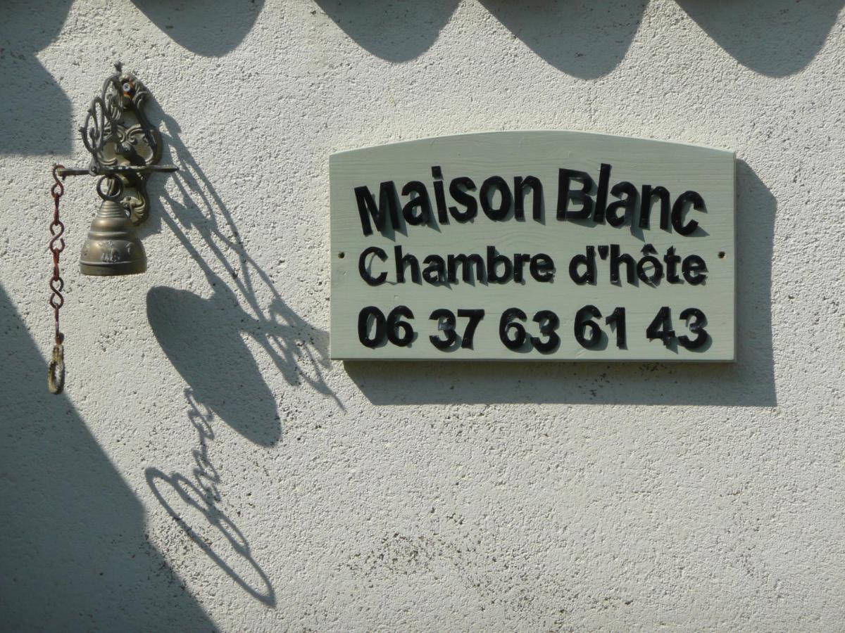 Maison Blanc Acomodação com café da manhã Gibourne Exterior foto