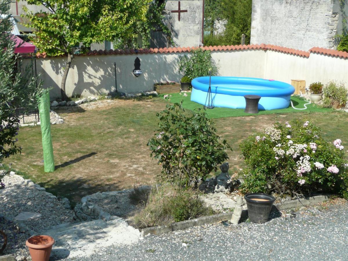 Maison Blanc Acomodação com café da manhã Gibourne Exterior foto